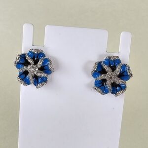 🌺 Crystal Blue Flower Earrings